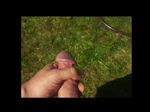❤️ گرم hottie پنهنجي گلابي pussy fucked حاصل ڪري ۽ هڪ اونهاري جي باغ ۾ squirt سان cums ☑ مقعد فحش