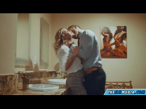 ❤️ جڏهن هڪ busty سنهري اوھان کي هڪ عوامي آرام روم ۾ seduces ☑ مقعد فحش